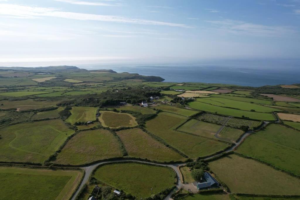 The Dairy @ Trefechan Wen Goodwick Kültér fotó