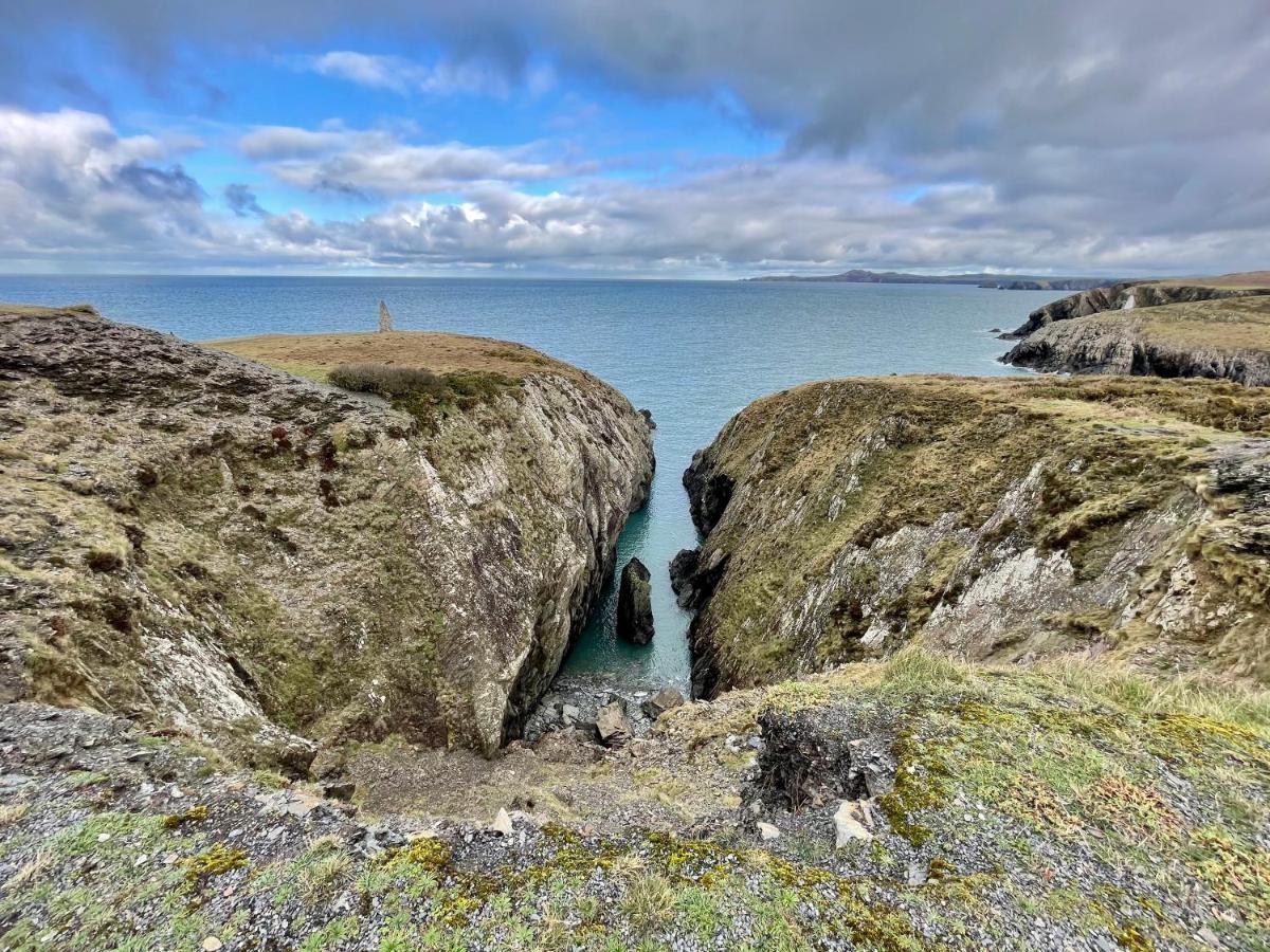 The Dairy @ Trefechan Wen Goodwick Kültér fotó